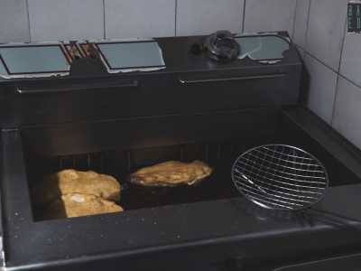 E mentre frigge tre panzerotti alla temperatura di 180 gradi...